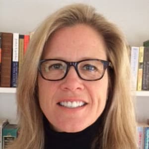 Betsy Jones headshot